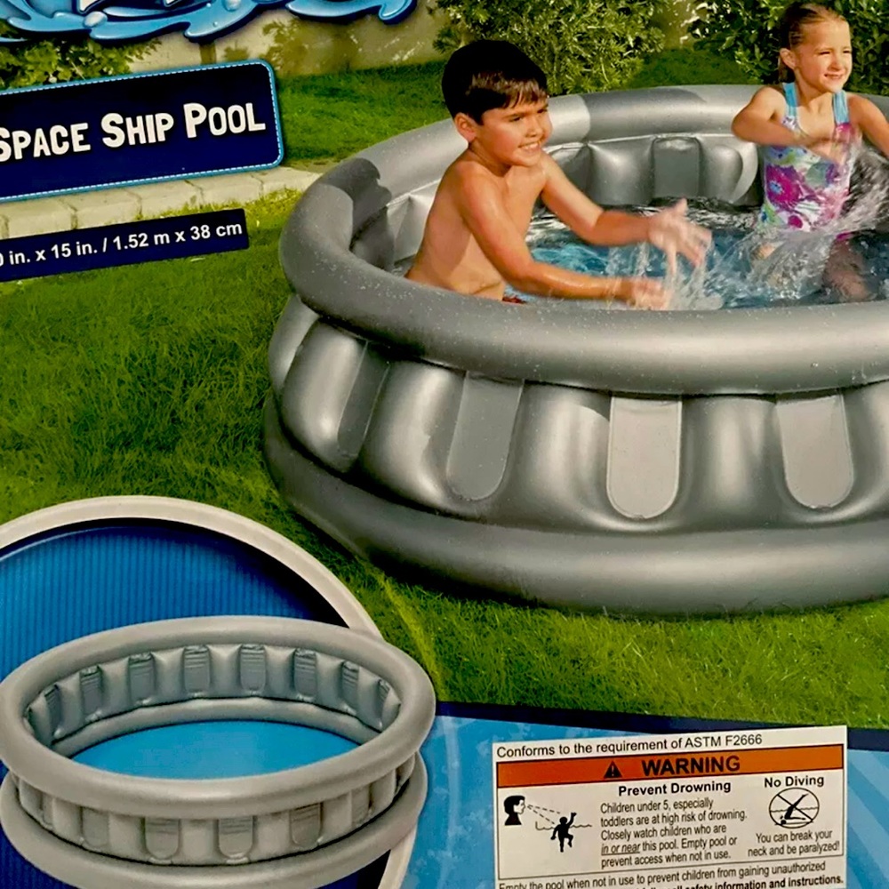 Kids pool.
